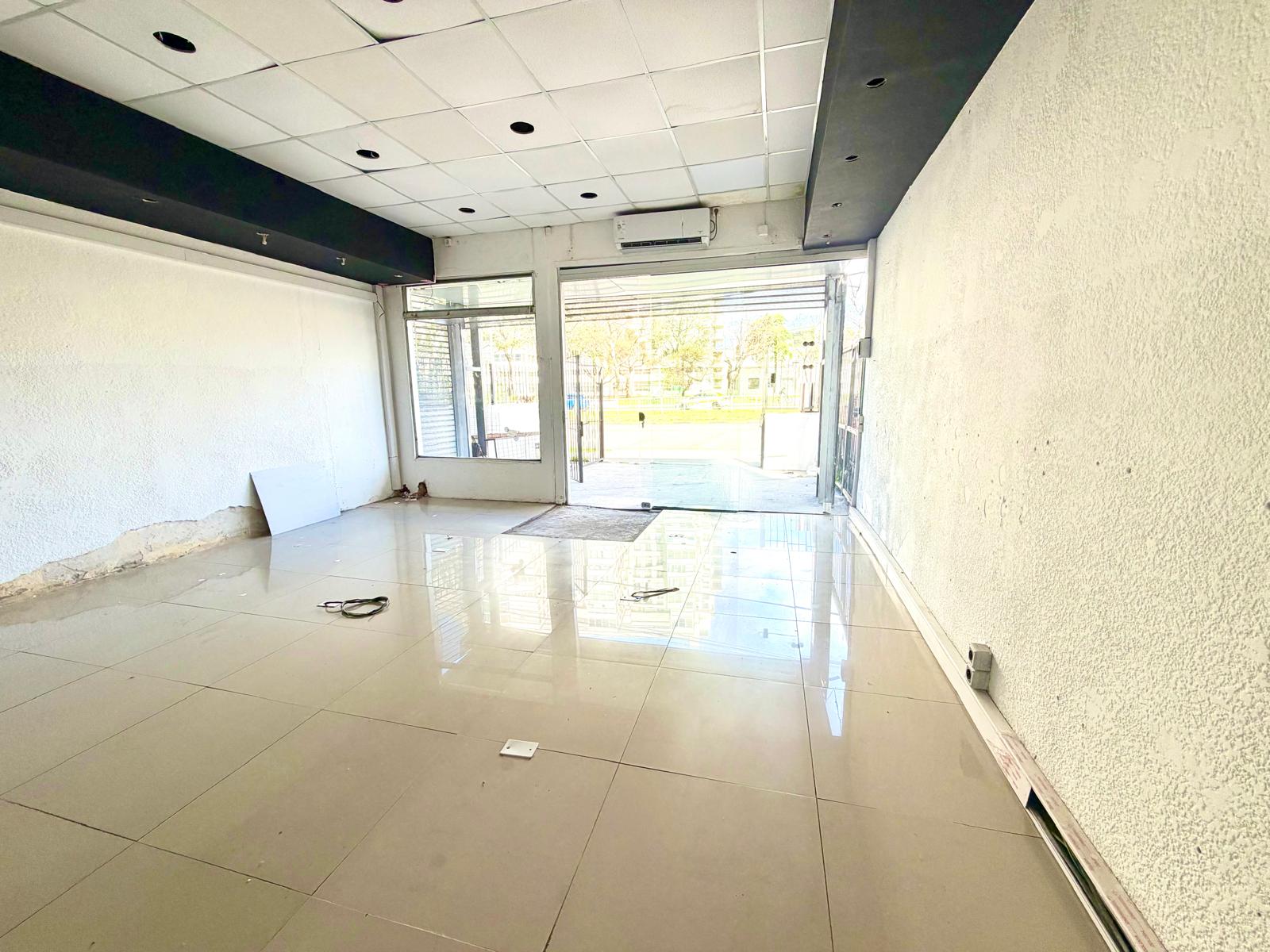 Alquiler Local Comercial en Parque Balle · Foto 2
