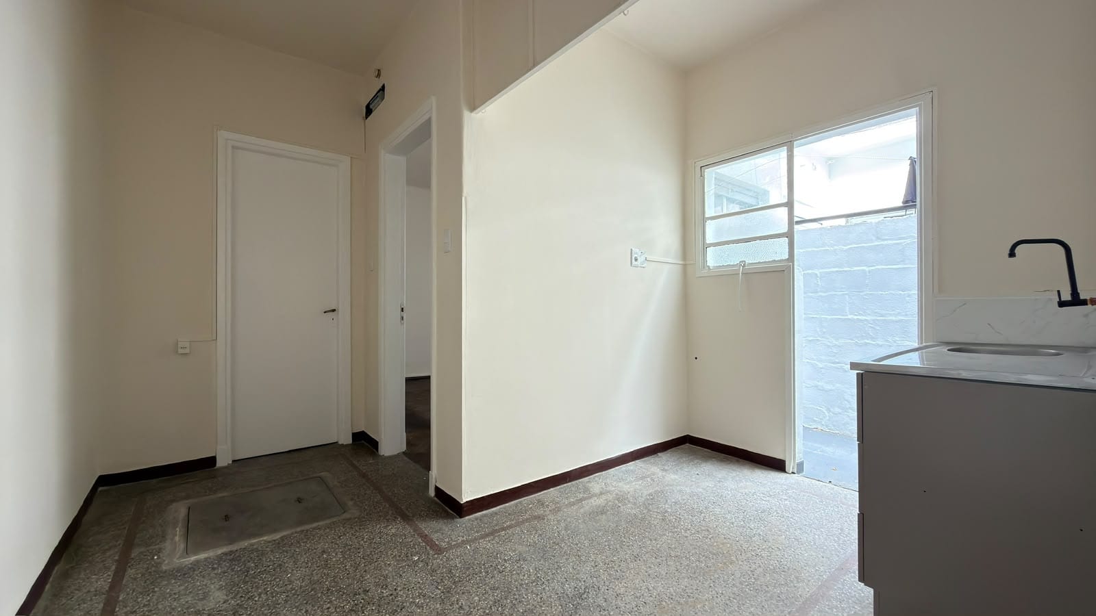 Blanqueada Alquiler apartamento 1 dormitorio con patio exclusivo Campana y Roletti 003 · Foto 6