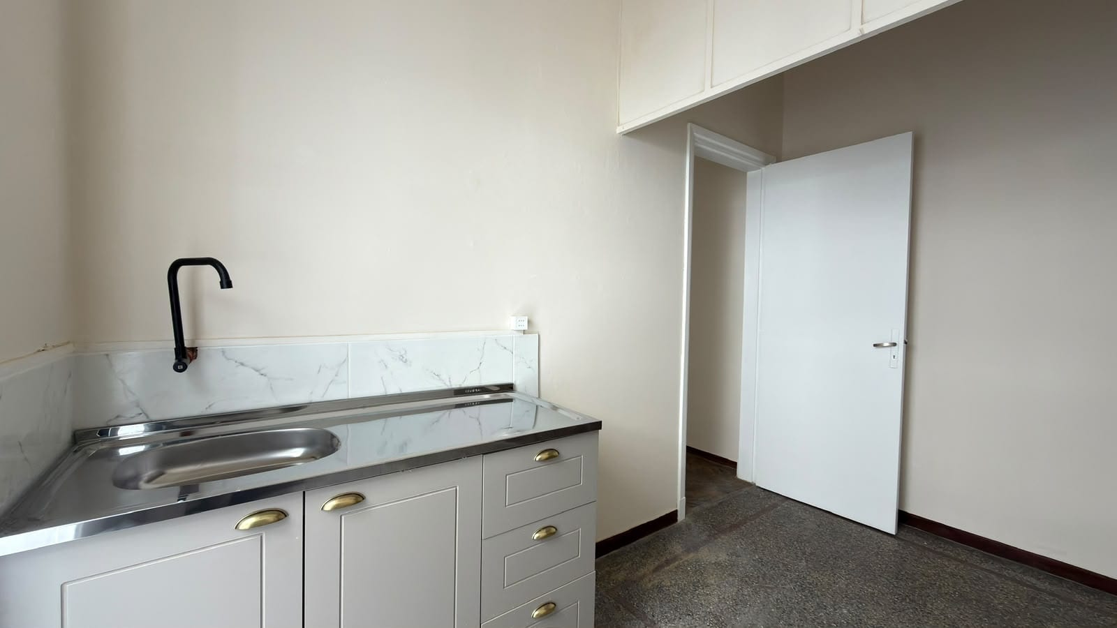 Blanqueada Alquiler apartamento 1 dormitorio con patio exclusivo Campana y Roletti 003 · Foto 8