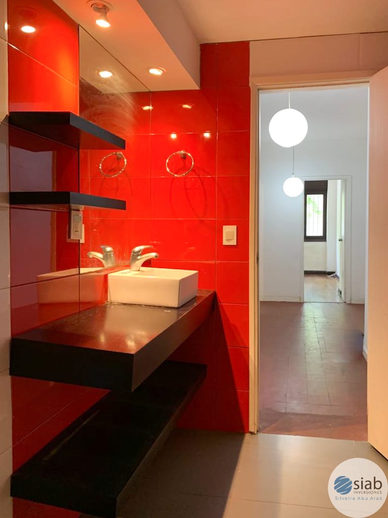 Amplio apartamento sobre calle Colonia, 3 dormitorios, 1 baño cocina semi integrada. · Foto 10